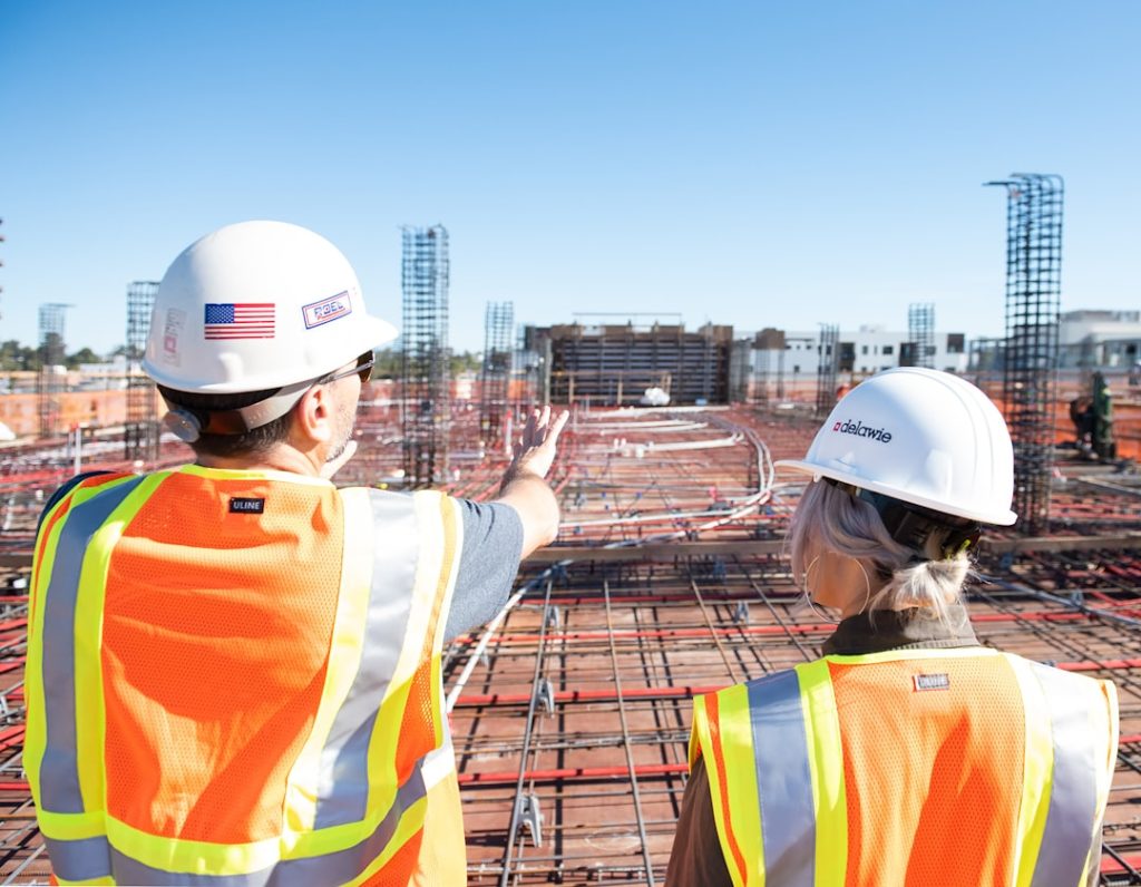 Nos services man-in-white-hard-hat-standing-on-brown-wooden-dock-during-daytime-80zz1s24nag